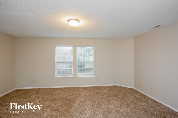 Building Photo - 5744 N Jefferson Dr