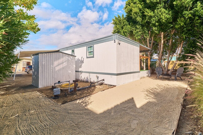 Building Photo - 17800 Langlois Rd
