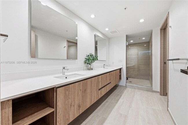 Building Photo - 10281 W Bay Harbor Dr