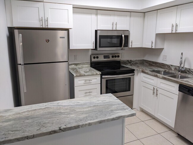 Building Photo - 4723 Oak Terrace Dr