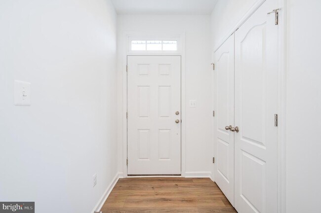 Building Photo - 301 Hillsdale Pl