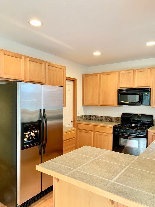 Building Photo - 12043 33rd Ave NE