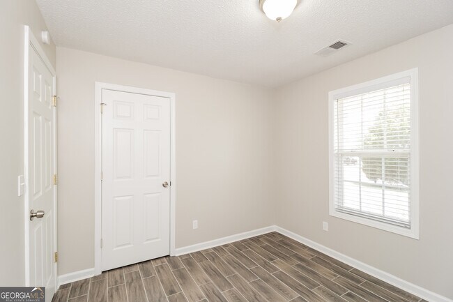 Building Photo - 66 Olde Town Way