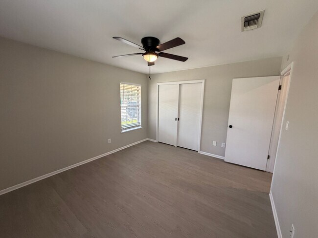 Building Photo - Walk to Torrey Park, and Live Minutes from Historic Gruene! 2/1/1 Duplex on a Corner Lot with Ref...