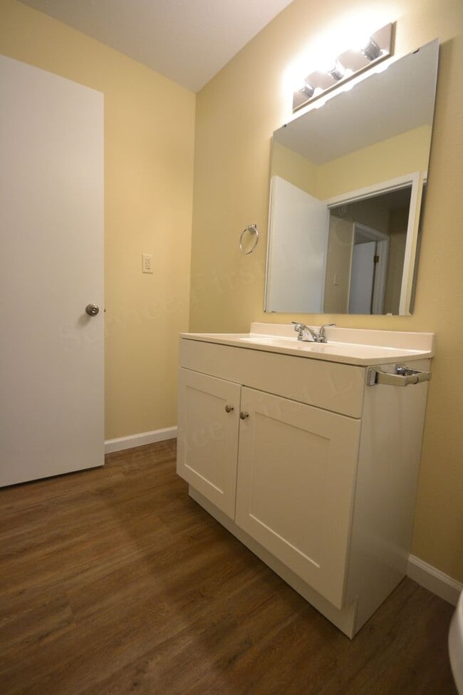 Building Photo - Cross Timbers Apartment