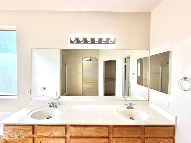 Building Photo - 15029 W Riviera Dr