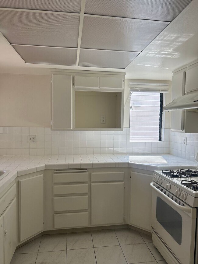 Building Photo - Most Desirable North Alhambra Condo Right Across from City Hall and Walking to Alhambra HS