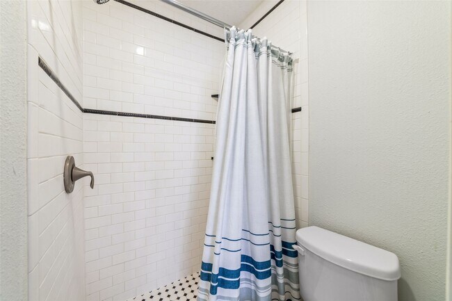 Building Photo - 2300 Augusta Dr