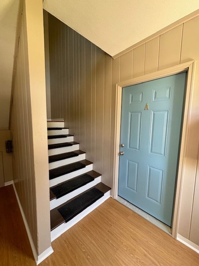 Building Photo - Fully Renovated Three Bedroom Condo 10 mins from MUSC - Off the Greenway!
