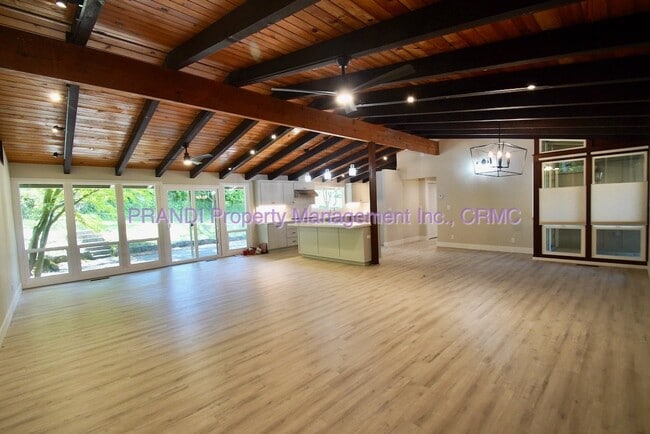 Building Photo - Beautifully Remodeled Corte Madera Home!