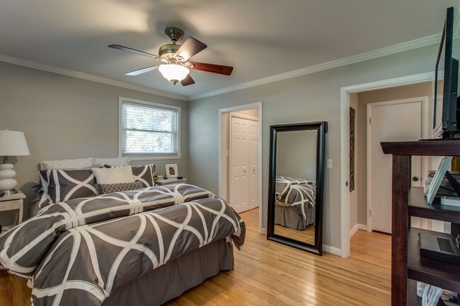 Building Photo - Crieve Hall Ranch with Studio