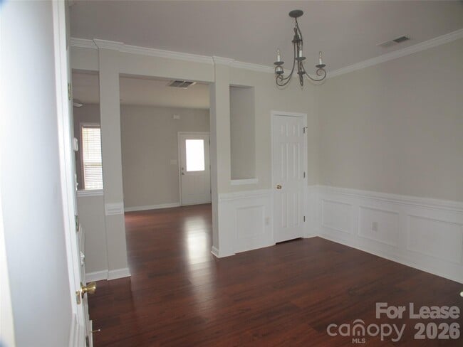 Building Photo - 2004 Magna Ln