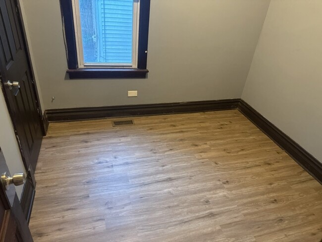 Building Photo - Updated 3-Bedroom Home in South Chicago – Rent: $1,350/Month