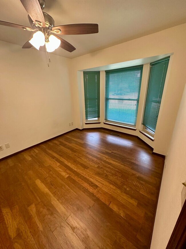 Building Photo - Immaculate major remodeled executive home ...