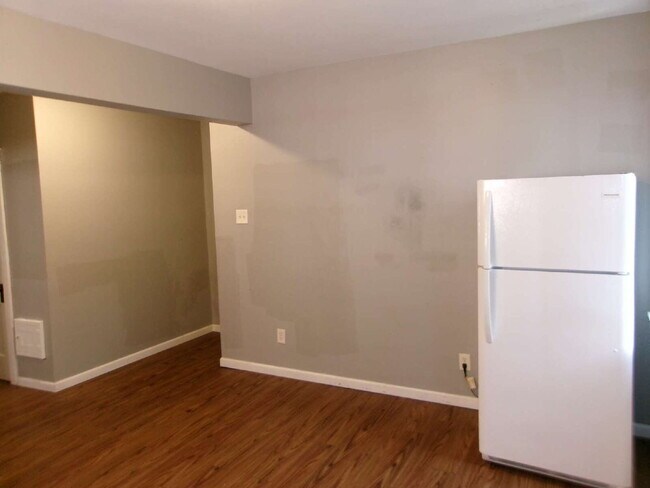 Building Photo - ** MOVE IN SPECIAL** Charming 1-Bedroom Apartment in South St. Louis