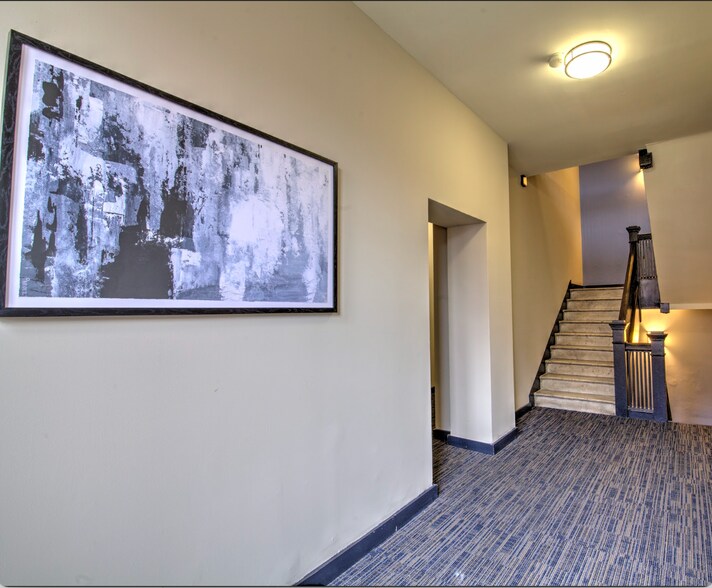 Building Photo - 407 N Taylor Ave