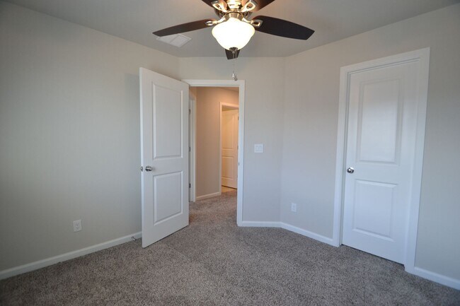 Building Photo - 8719 Shady Ridge Grv