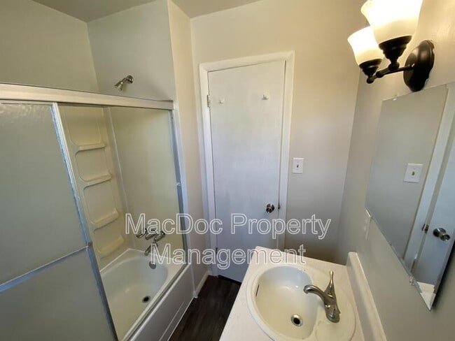Building Photo - 6037 Rosedale Dr