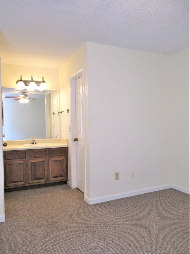Building Photo - Home Available in Birmingham! Available to View Now! DEPOSIT PENDING!!!