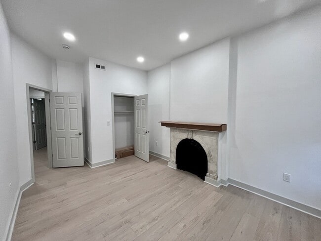 Building Photo - 52 Clarendon St