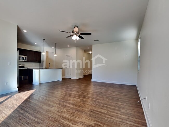 Building Photo - 450 Sandstone Dr