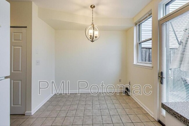 Building Photo - 1749 L St NE