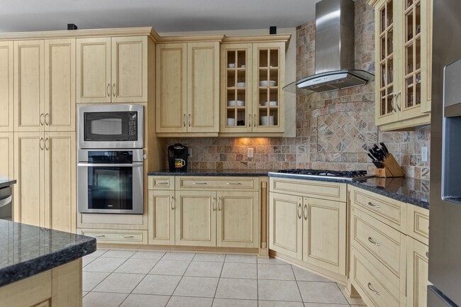 Building Photo - Welcome to your dream home in Norfolk, Virginia!