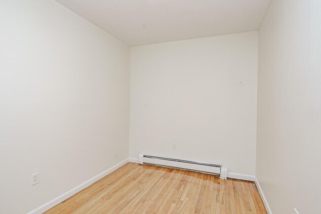 Building Photo - 1337 Park Pl