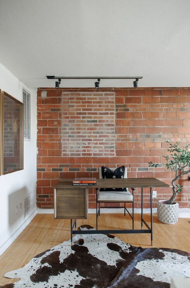 Building Photo - One bedroom loft in Midtown OKC!