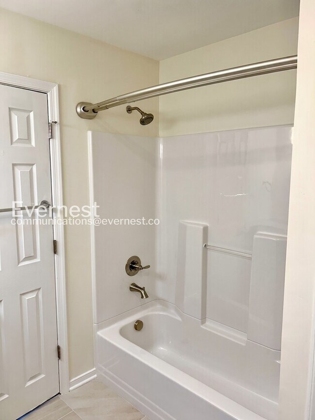 Building Photo - 2581 Glenridge Ct