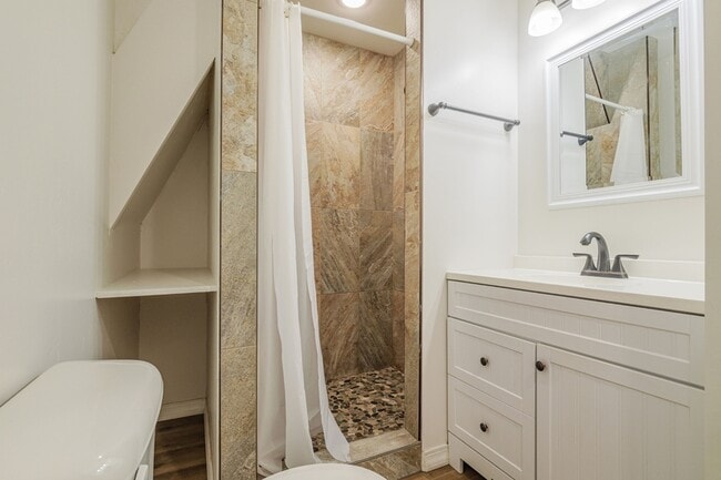 Building Photo - 303 Mountain View St