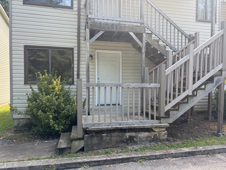 Building Photo - 477 Plaza Dr