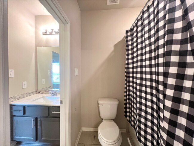 Building Photo - 15815 Sunlit Falls Dr