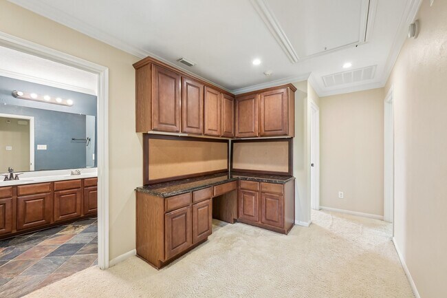 Building Photo - 11303 English Rose Trail