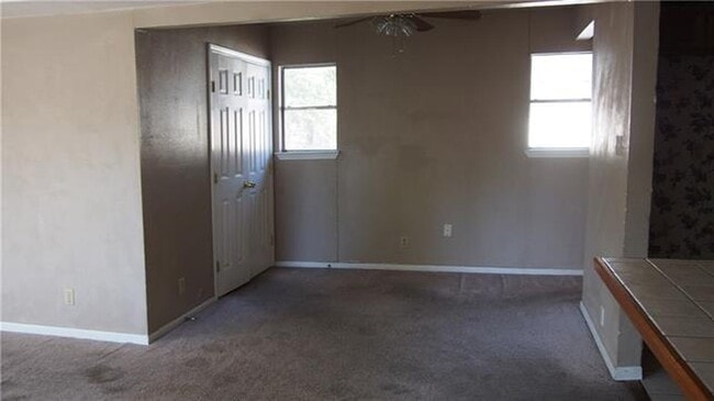 Building Photo - 5216 Mallory Dr