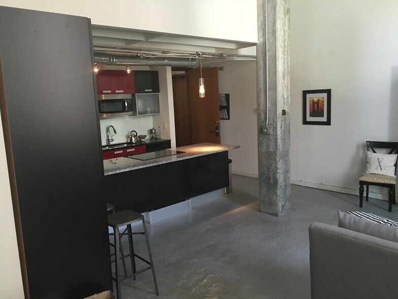 Building Photo - 650 Glen Iris Dr NE