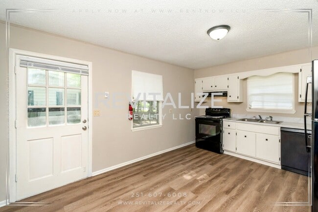 Building Photo - 3 Bedroom Bungalow in Mobile