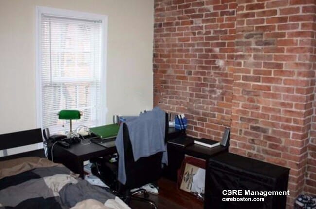 Building Photo - nice 3 bed in South End