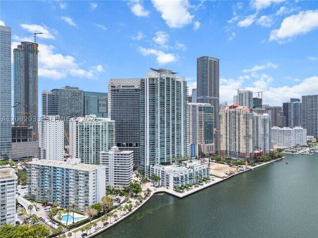Building Photo - 1331 Brickell Bay Dr
