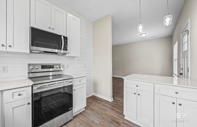 Building Photo - 525 W Rose Ave