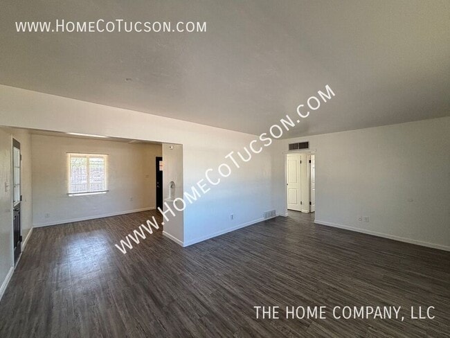 Building Photo - 833 W Jacinto St