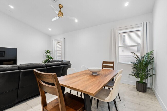 Building Photo - 17868 Limestone Creek Rd