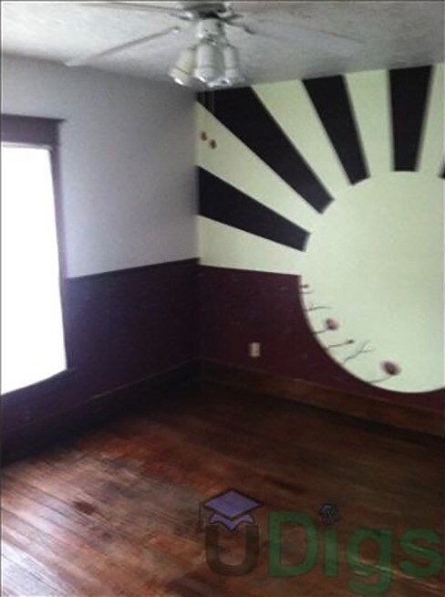 Building Photo - 2-Story House, 4Bed/2Bath, Garage, Washer/Dryer. Pet Friendly