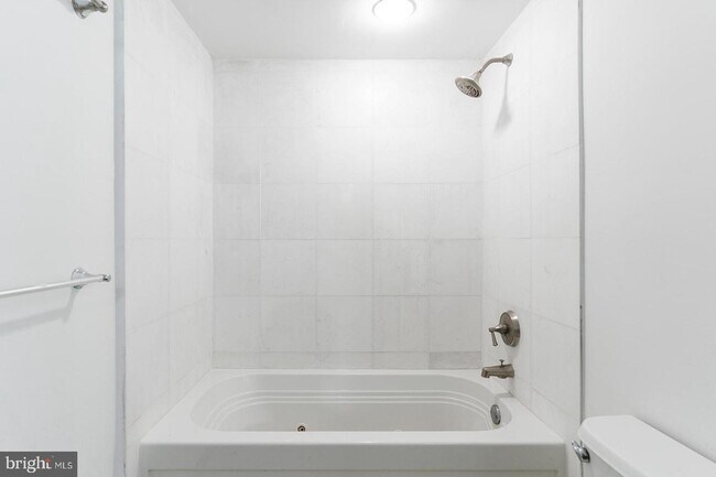 Building Photo - 1520 Green St