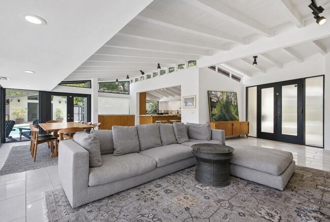 Building Photo - 1255 Rancheros Rd