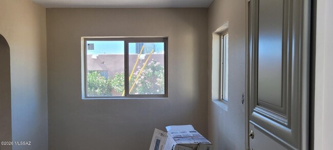 Building Photo - 1032 N Catalina Ave