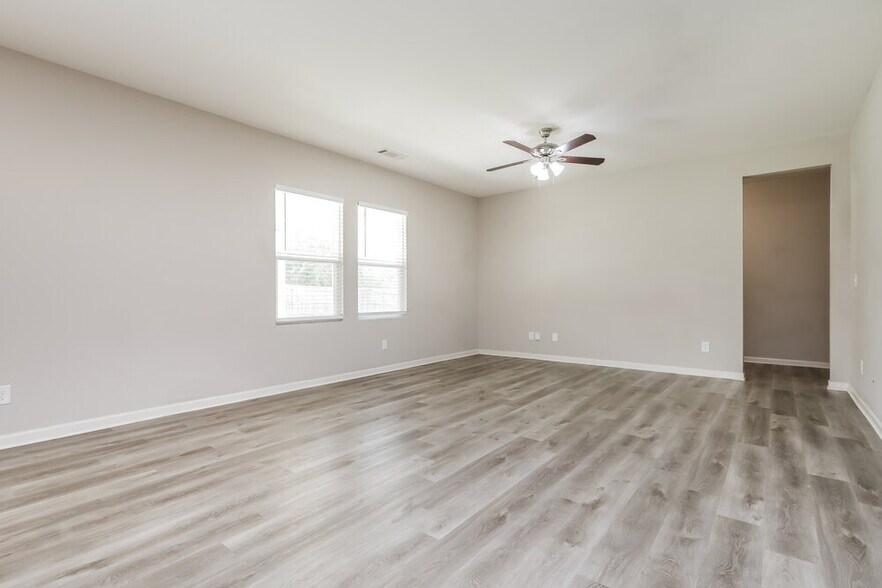 Building Photo - 1069 Cold Water Dr