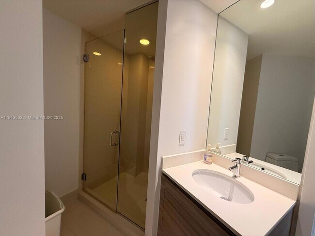 Building Photo - 121 NE 34th St