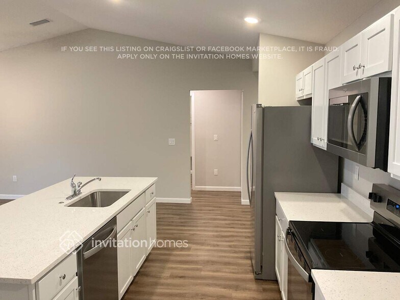 Building Photo - 2257 SW Frisco Terrace