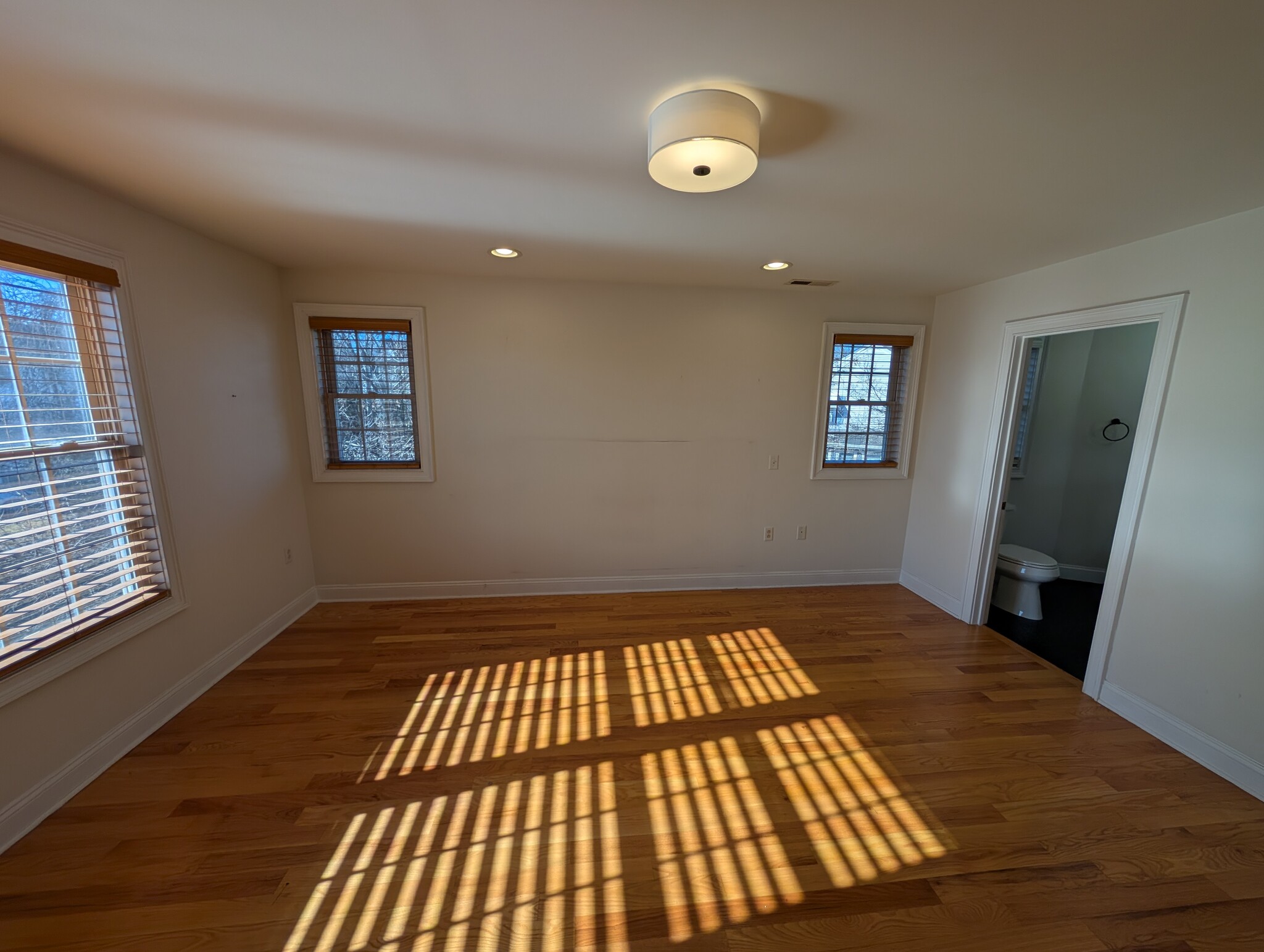 Master Bedroom - 100 Castle Ave